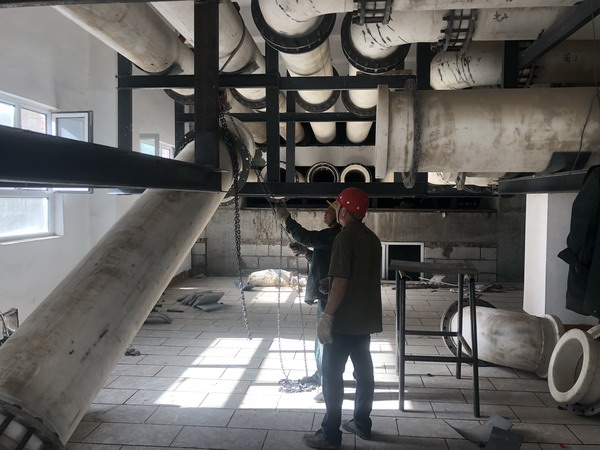 富丽达纺练进回酸管道安装现场